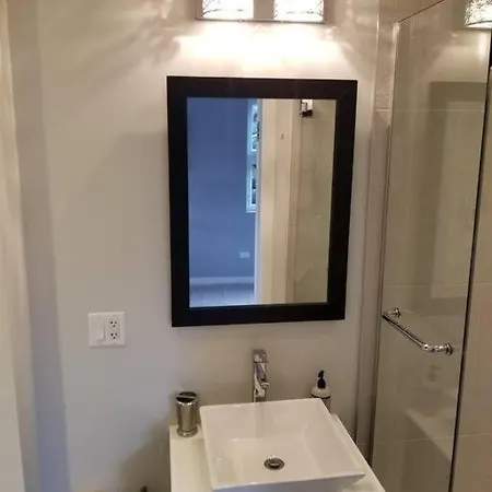 Nice And Cozy. Sleeps 5. Chicago Exterior photo