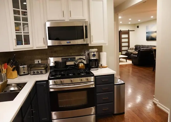 Nice And Cozy. Sleeps 5.